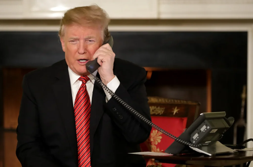 ट्रंप की कनाडा को खुली धमकी: 'चीन के साथ दोस्ती की तो लगेगा 100% टैक्स'