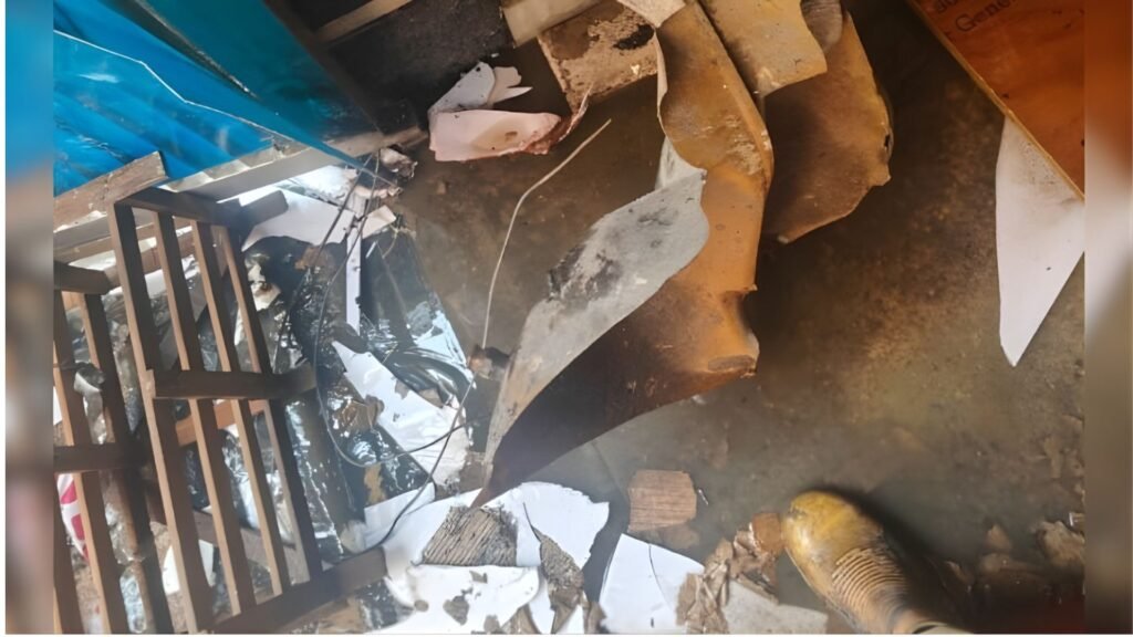 दिल्ली: आग बुझाते समय फटा सिलेंडर, 13 लोग झुलसे