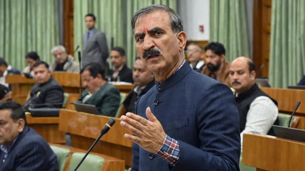 मुख्यमंत्री सुखविंदर सिंह सुक्खू विधानसभा में हिमाचल बजट 2026 पेश करते हुए, किसानों और सेब उत्पादकों पर फोकस